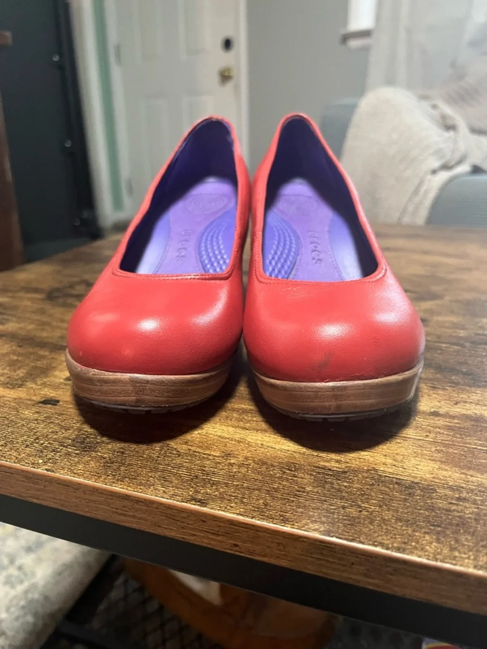 Crocs A-Leigh Leather‎ Closed Toe Wedge Heel Shoes Red Women’s 5